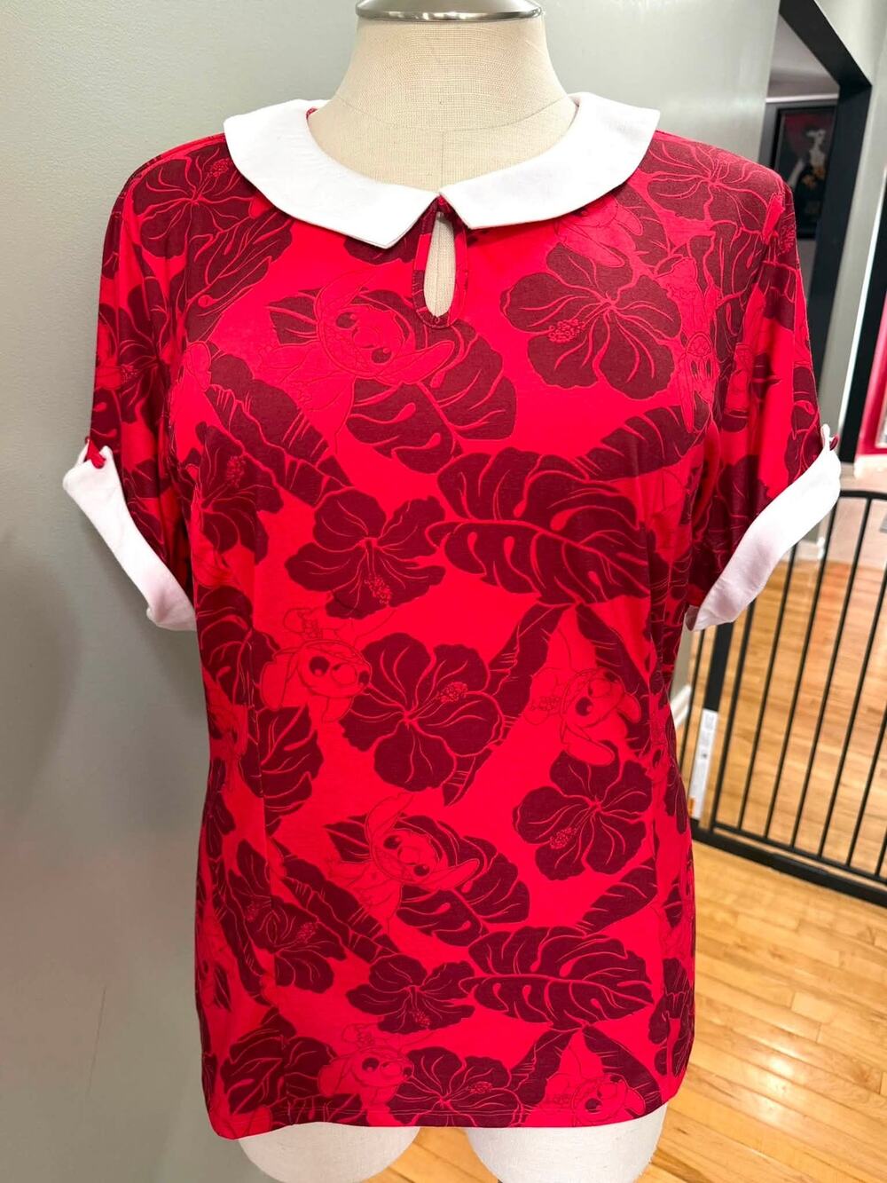Torrid 4 (4X 26) Disney Lilo and Stitch Fold Over Collar Hawaiian Blouse Shirt